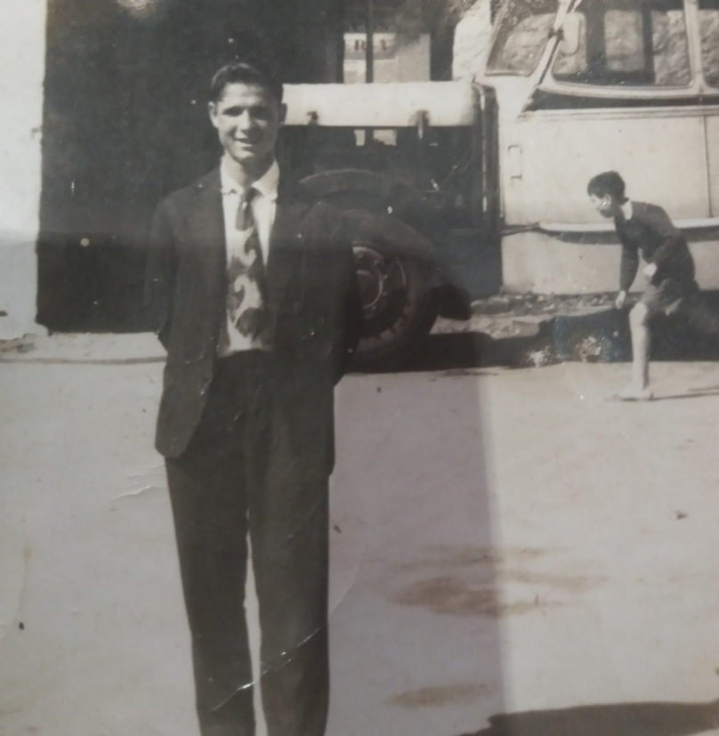 El historiador Alejandro Sánchez Moreno solicita ayuda para «recuperar la historia de su familia» siguiendo varias pistas que pasan por Granada, Sevilla y Cataluña