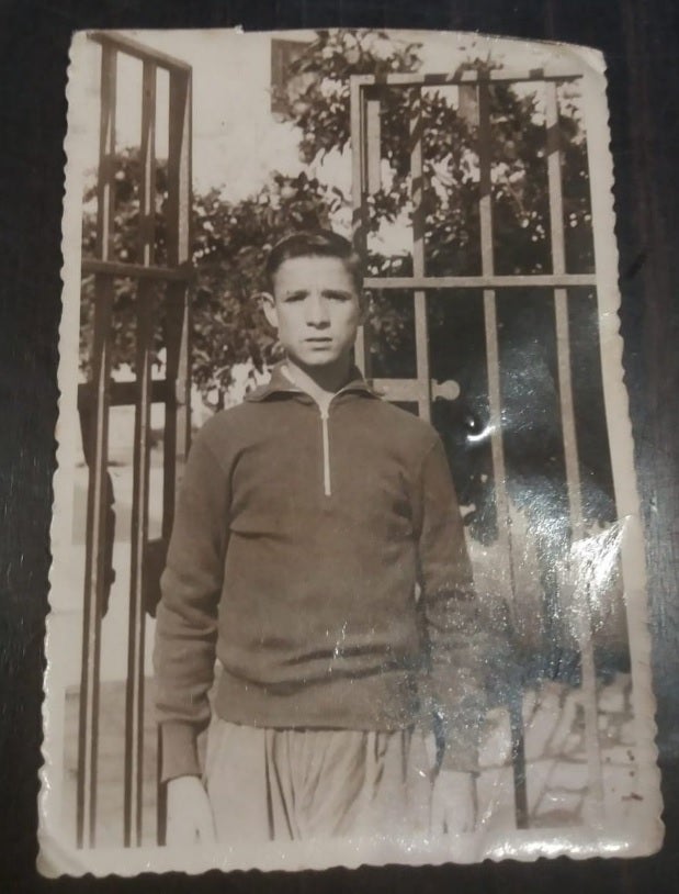 El historiador Alejandro Sánchez Moreno solicita ayuda para «recuperar la historia de su familia» siguiendo varias pistas que pasan por Granada, Sevilla y Cataluña