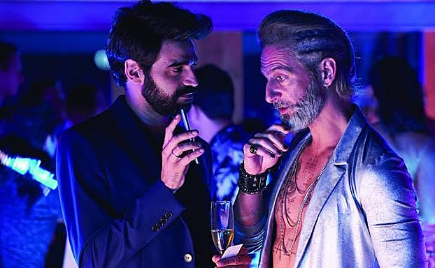 David Verdaguer y Ernesto Alterio, que borda a un mafioso de discoteca inspirado en el televisivo Pocholo.