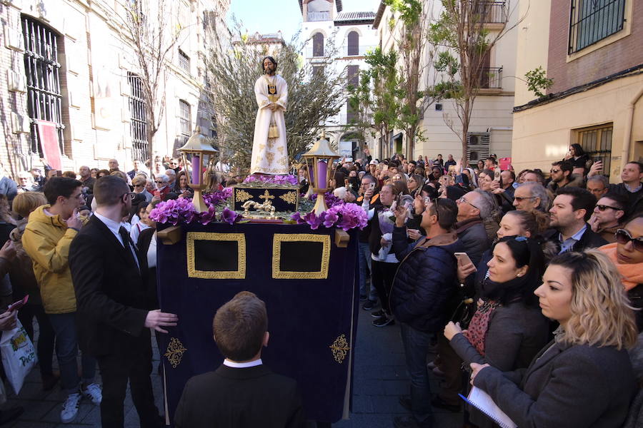 500 niños del colegio Nuestra Señora de las Mercedes han participado en una procesión que ha recorrido el corazón de Granada