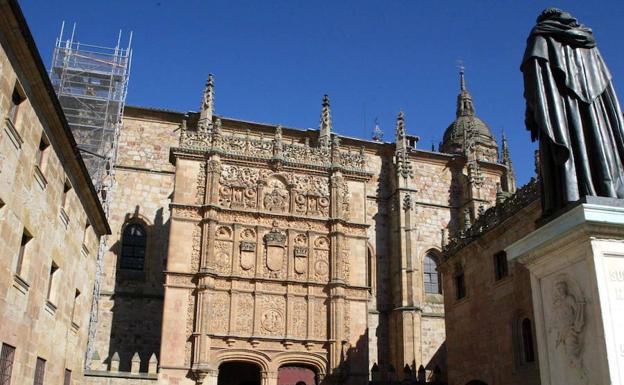 Fachada principal de la Universidad de Salamanca. 