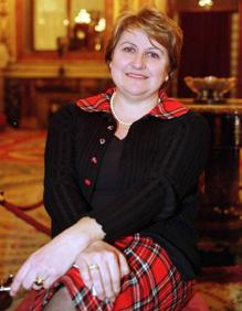 Imagen secundaria 2 - (1) Capel frente a la singular pirámide de la escuela (2) Con Gabriel Diaz Berbel y Andrés Ollero, en la sede del PP de Granada (3) En el Congreso de los Diputados.