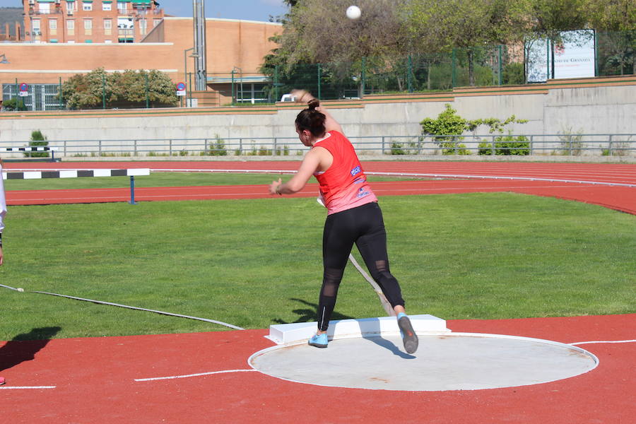 El Núñez Blanca recupera la competición para su renovada pista con la ilusión de los más pequeños y el oficio de sus figuras de élite