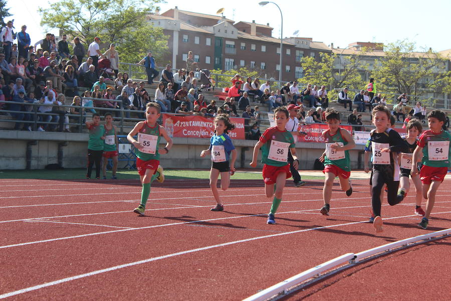 El Núñez Blanca recupera la competición para su renovada pista con la ilusión de los más pequeños y el oficio de sus figuras de élite