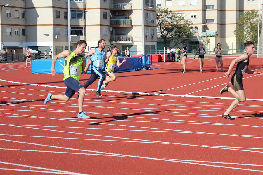 El Núñez Blanca recupera la competición para su renovada pista con la ilusión de los más pequeños y el oficio de sus figuras de élite