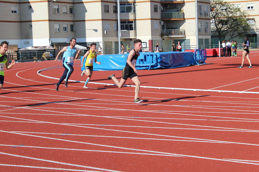 El Núñez Blanca recupera la competición para su renovada pista con la ilusión de los más pequeños y el oficio de sus figuras de élite