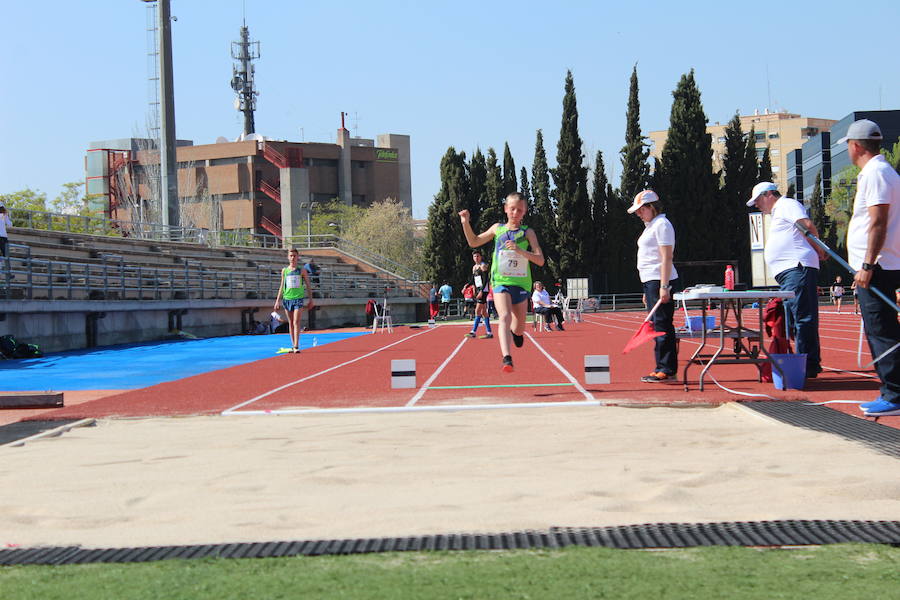 El Núñez Blanca recupera la competición para su renovada pista con la ilusión de los más pequeños y el oficio de sus figuras de élite