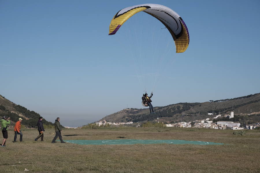 El Campeonato de España y de Andalucía de Parapente de Precisión de las categorías absoluta masculina y femenina se celebra en Cenes este fin de semana