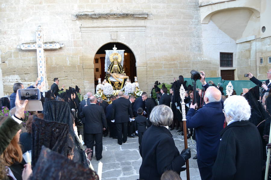 El Viernes de Dolores, la imagen de la Patrona de Alhama realizó su recorrido habitual hasta el Barrio de la Joya acompañada por centenares de alhameños y devotos de esta Virgen procedentes de otros puntos de Granada.