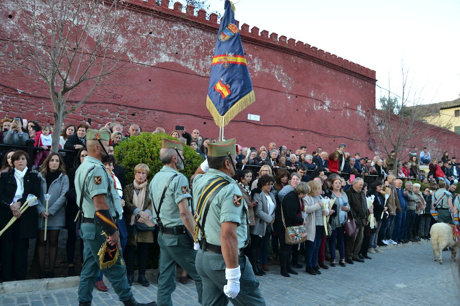 El Viernes de Dolores, la imagen de la Patrona de Alhama realizó su recorrido habitual hasta el Barrio de la Joya acompañada por centenares de alhameños y devotos de esta Virgen procedentes de otros puntos de Granada.