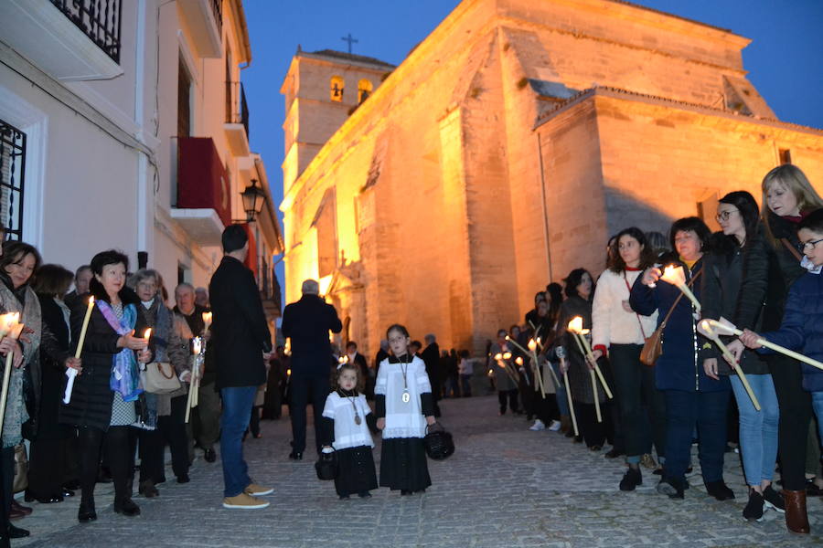 El Viernes de Dolores, la imagen de la Patrona de Alhama realizó su recorrido habitual hasta el Barrio de la Joya acompañada por centenares de alhameños y devotos de esta Virgen procedentes de otros puntos de Granada.