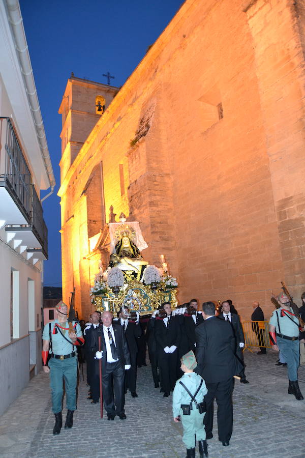 El Viernes de Dolores, la imagen de la Patrona de Alhama realizó su recorrido habitual hasta el Barrio de la Joya acompañada por centenares de alhameños y devotos de esta Virgen procedentes de otros puntos de Granada.