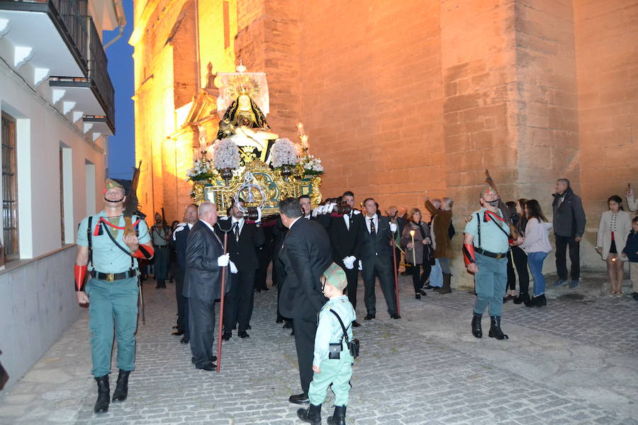 El Viernes de Dolores, la imagen de la Patrona de Alhama realizó su recorrido habitual hasta el Barrio de la Joya acompañada por centenares de alhameños y devotos de esta Virgen procedentes de otros puntos de Granada.