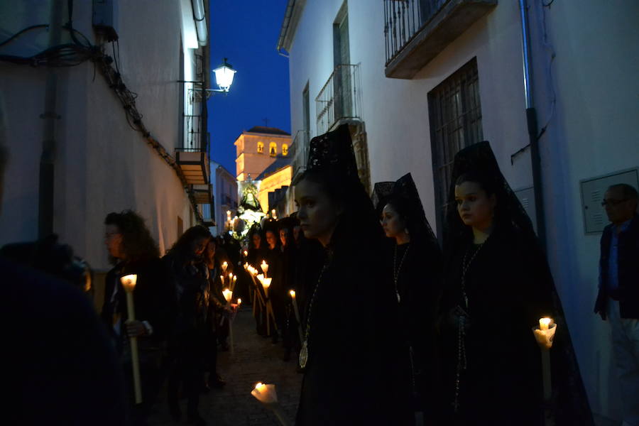 El Viernes de Dolores, la imagen de la Patrona de Alhama realizó su recorrido habitual hasta el Barrio de la Joya acompañada por centenares de alhameños y devotos de esta Virgen procedentes de otros puntos de Granada.