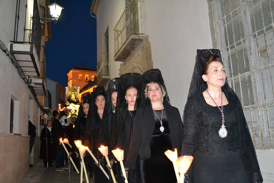 El Viernes de Dolores, la imagen de la Patrona de Alhama realizó su recorrido habitual hasta el Barrio de la Joya acompañada por centenares de alhameños y devotos de esta Virgen procedentes de otros puntos de Granada.