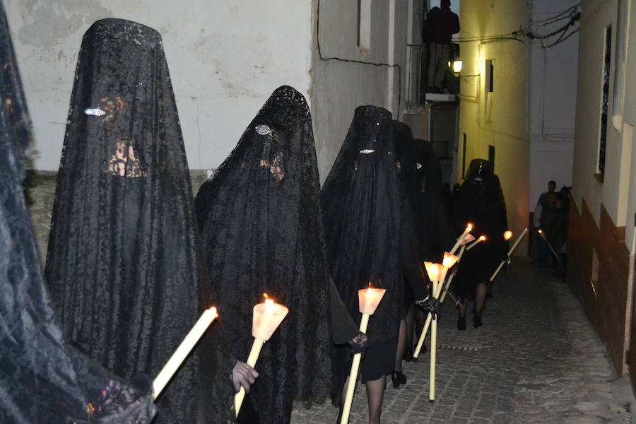 El Viernes de Dolores, la imagen de la Patrona de Alhama realizó su recorrido habitual hasta el Barrio de la Joya acompañada por centenares de alhameños y devotos de esta Virgen procedentes de otros puntos de Granada.