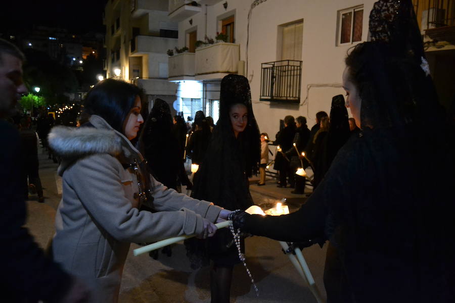 El Viernes de Dolores, la imagen de la Patrona de Alhama realizó su recorrido habitual hasta el Barrio de la Joya acompañada por centenares de alhameños y devotos de esta Virgen procedentes de otros puntos de Granada.