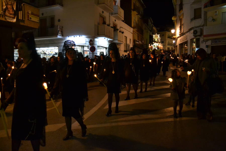 El Viernes de Dolores, la imagen de la Patrona de Alhama realizó su recorrido habitual hasta el Barrio de la Joya acompañada por centenares de alhameños y devotos de esta Virgen procedentes de otros puntos de Granada.