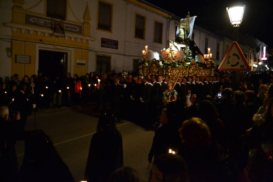 El Viernes de Dolores, la imagen de la Patrona de Alhama realizó su recorrido habitual hasta el Barrio de la Joya acompañada por centenares de alhameños y devotos de esta Virgen procedentes de otros puntos de Granada.