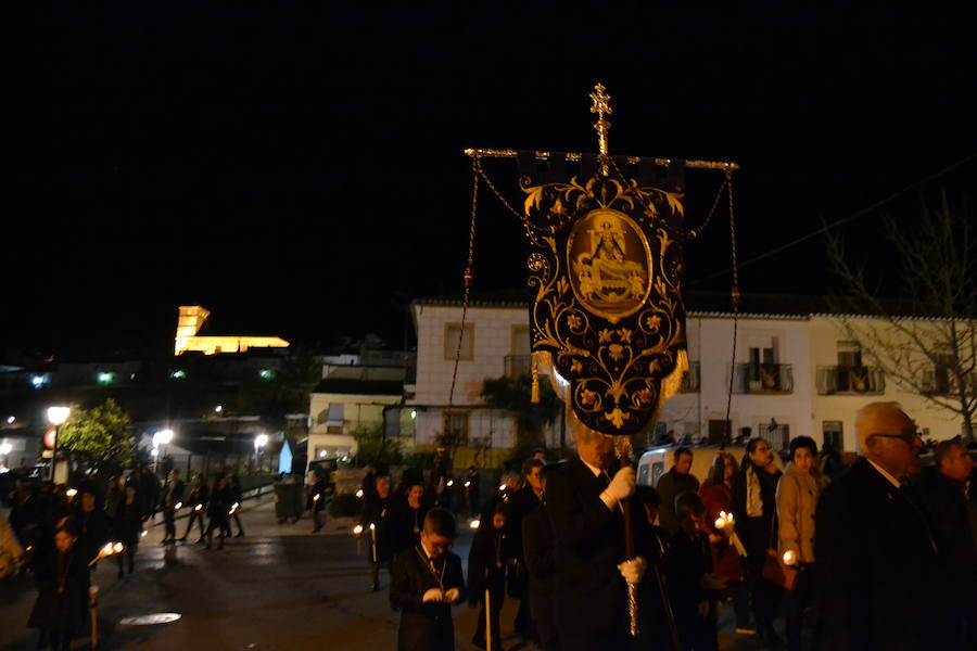 El Viernes de Dolores, la imagen de la Patrona de Alhama realizó su recorrido habitual hasta el Barrio de la Joya acompañada por centenares de alhameños y devotos de esta Virgen procedentes de otros puntos de Granada.