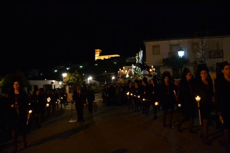 El Viernes de Dolores, la imagen de la Patrona de Alhama realizó su recorrido habitual hasta el Barrio de la Joya acompañada por centenares de alhameños y devotos de esta Virgen procedentes de otros puntos de Granada.