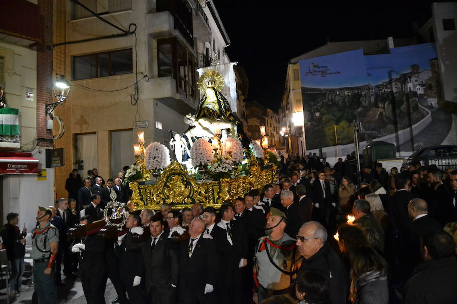 El Viernes de Dolores, la imagen de la Patrona de Alhama realizó su recorrido habitual hasta el Barrio de la Joya acompañada por centenares de alhameños y devotos de esta Virgen procedentes de otros puntos de Granada.