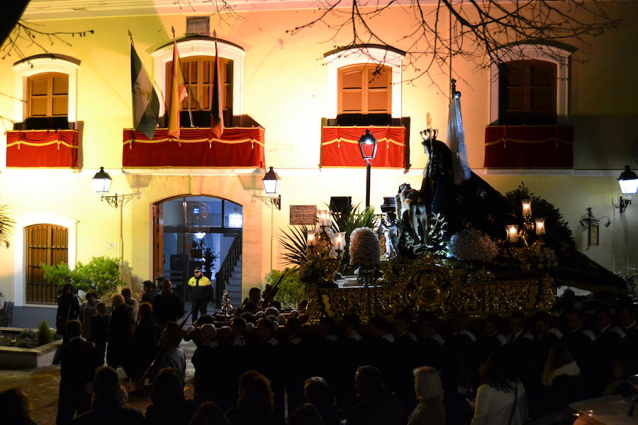 El Viernes de Dolores, la imagen de la Patrona de Alhama realizó su recorrido habitual hasta el Barrio de la Joya acompañada por centenares de alhameños y devotos de esta Virgen procedentes de otros puntos de Granada.