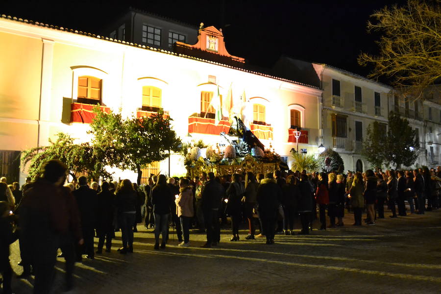 El Viernes de Dolores, la imagen de la Patrona de Alhama realizó su recorrido habitual hasta el Barrio de la Joya acompañada por centenares de alhameños y devotos de esta Virgen procedentes de otros puntos de Granada.