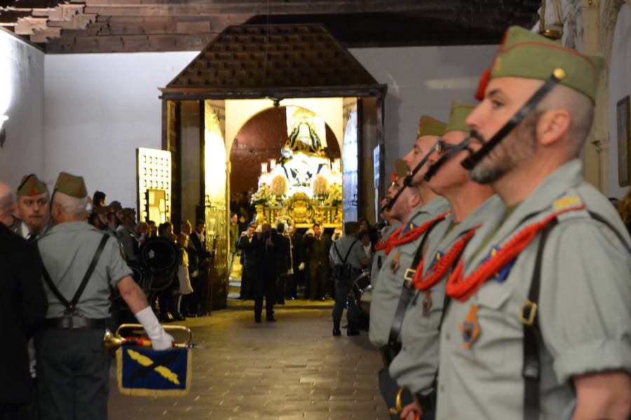 El Viernes de Dolores, la imagen de la Patrona de Alhama realizó su recorrido habitual hasta el Barrio de la Joya acompañada por centenares de alhameños y devotos de esta Virgen procedentes de otros puntos de Granada.