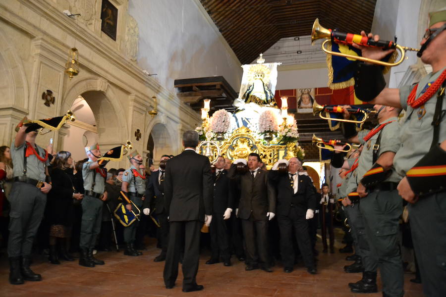 El Viernes de Dolores, la imagen de la Patrona de Alhama realizó su recorrido habitual hasta el Barrio de la Joya acompañada por centenares de alhameños y devotos de esta Virgen procedentes de otros puntos de Granada.