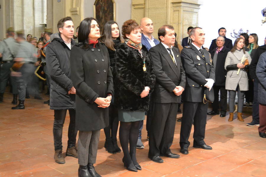 El Viernes de Dolores, la imagen de la Patrona de Alhama realizó su recorrido habitual hasta el Barrio de la Joya acompañada por centenares de alhameños y devotos de esta Virgen procedentes de otros puntos de Granada.