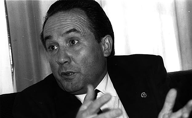 Juan López Martos en una entrevista con IDEAL durante su etapa de consejero de Obras públicas y Transportes de la Junta de Andalucía (1990-94).