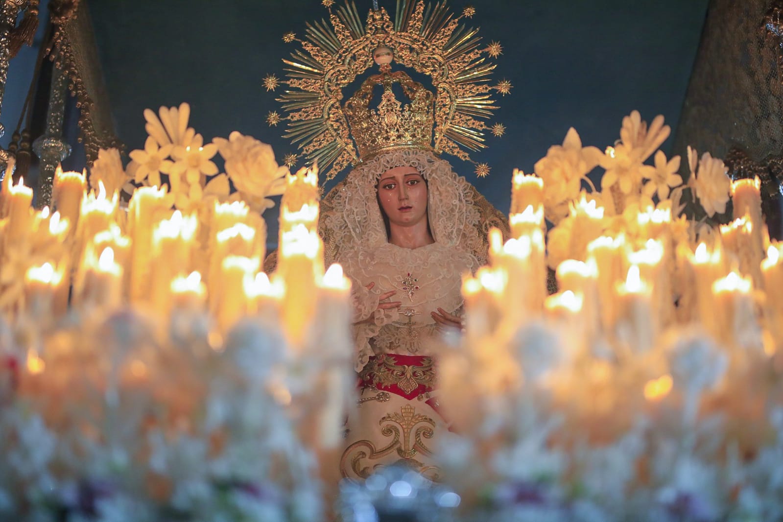 La noche se apodera del Domingo de Ramos