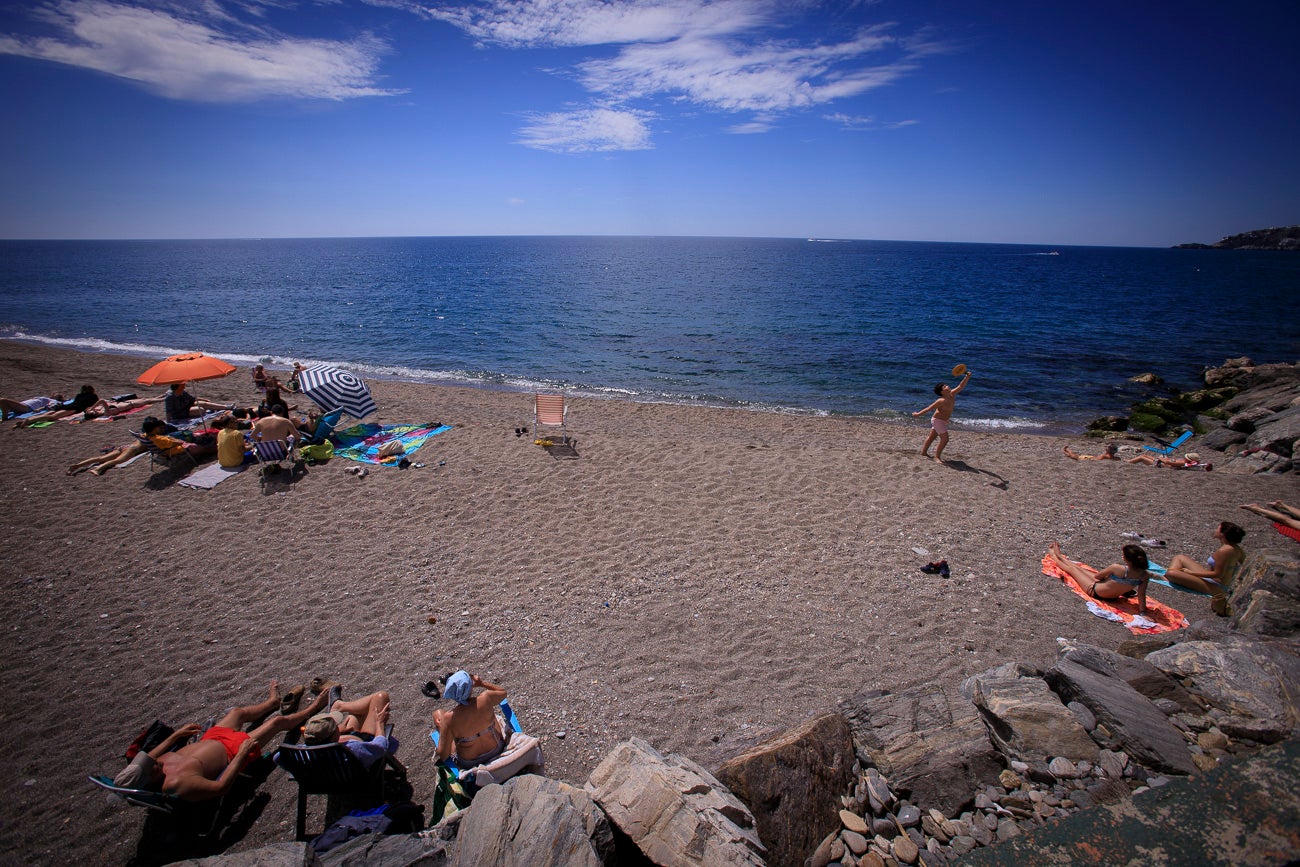 Visitamos Motril, Almuñécar, La Herradura y Castell para ver si nuestras playas están 'a punto' para una oleada de visitas