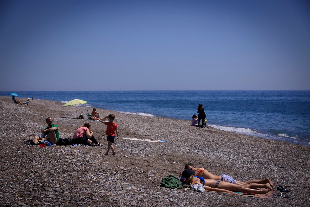 Visitamos Motril, Almuñécar, La Herradura y Castell para ver si nuestras playas están 'a punto' para una oleada de visitas