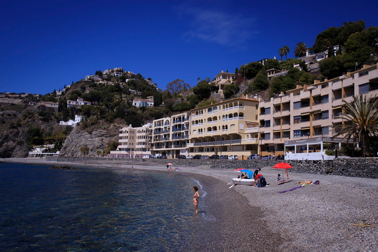 Visitamos Motril, Almuñécar, La Herradura y Castell para ver si nuestras playas están 'a punto' para una oleada de visitas
