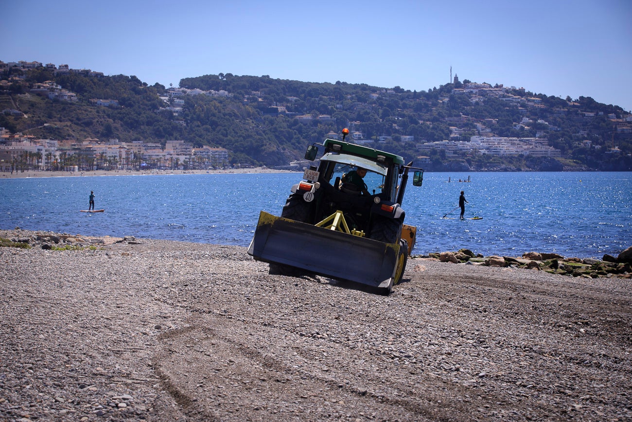 Visitamos Motril, Almuñécar, La Herradura y Castell para ver si nuestras playas están 'a punto' para una oleada de visitas
