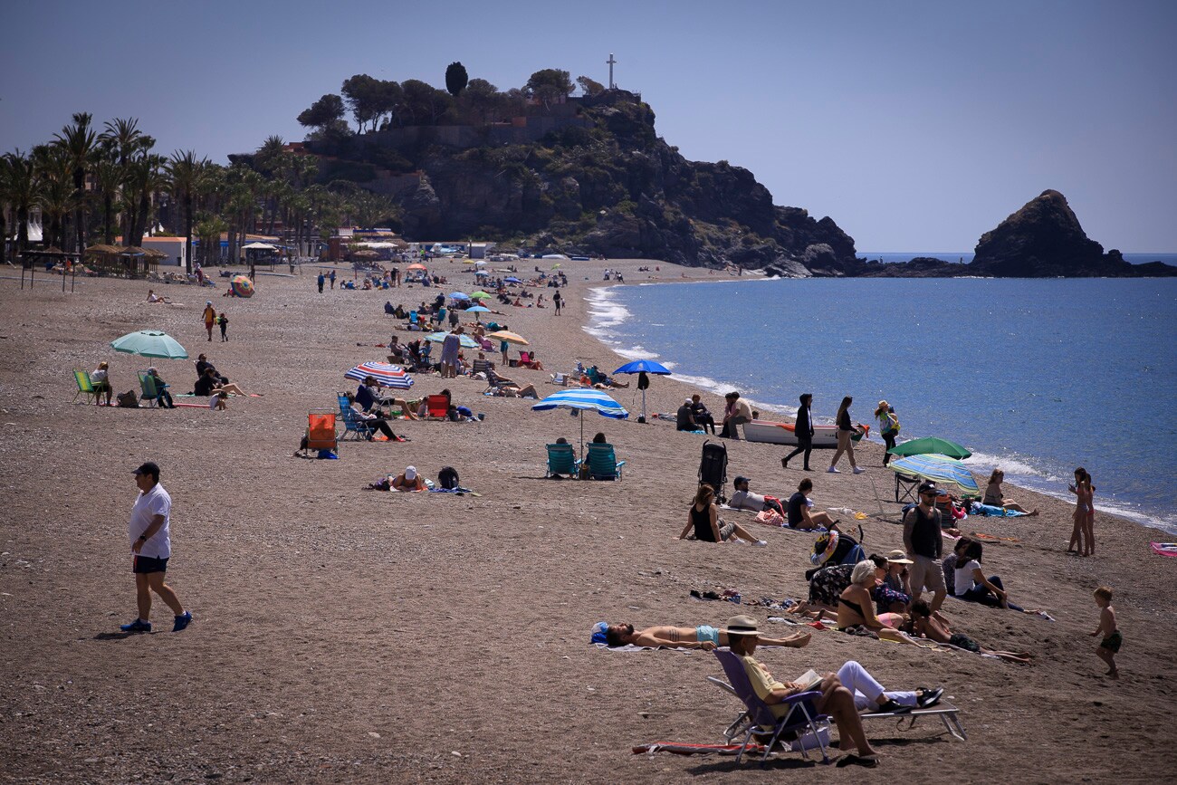 Imagen. Así están las playas de la Costa de Granada en el estreno de Semana Santa. 
