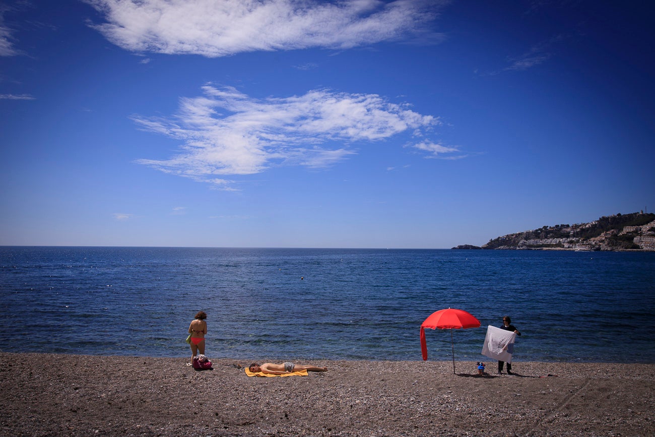 Visitamos Motril, Almuñécar, La Herradura y Castell para ver si nuestras playas están 'a punto' para una oleada de visitas