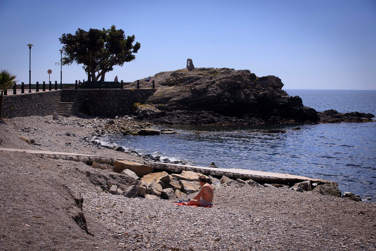 Visitamos Motril, Almuñécar, La Herradura y Castell para ver si nuestras playas están 'a punto' para una oleada de visitas