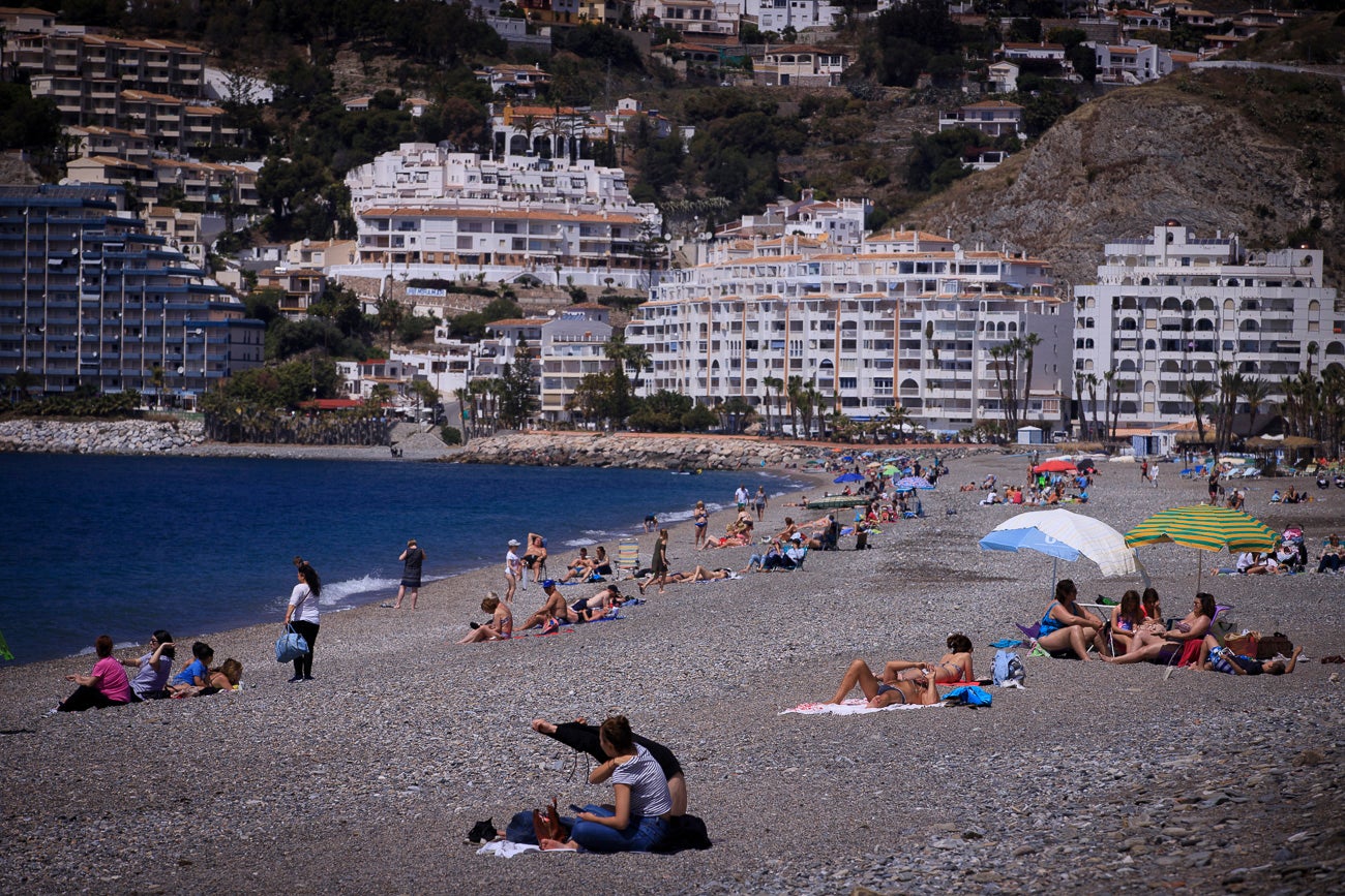 Visitamos Motril, Almuñécar, La Herradura y Castell para ver si nuestras playas están 'a punto' para una oleada de visitas