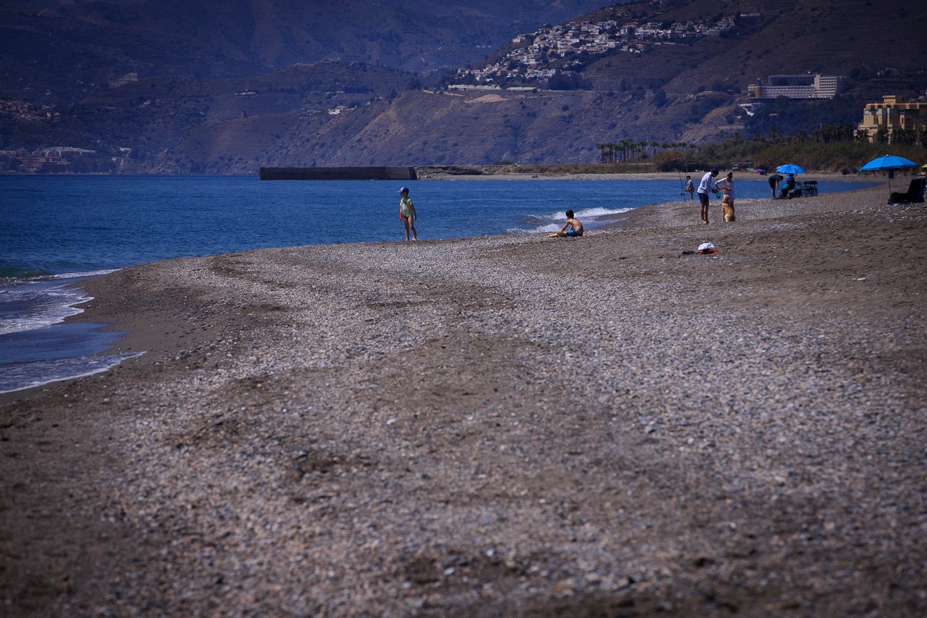 Visitamos Motril, Almuñécar, La Herradura y Castell para ver si nuestras playas están 'a punto' para una oleada de visitas