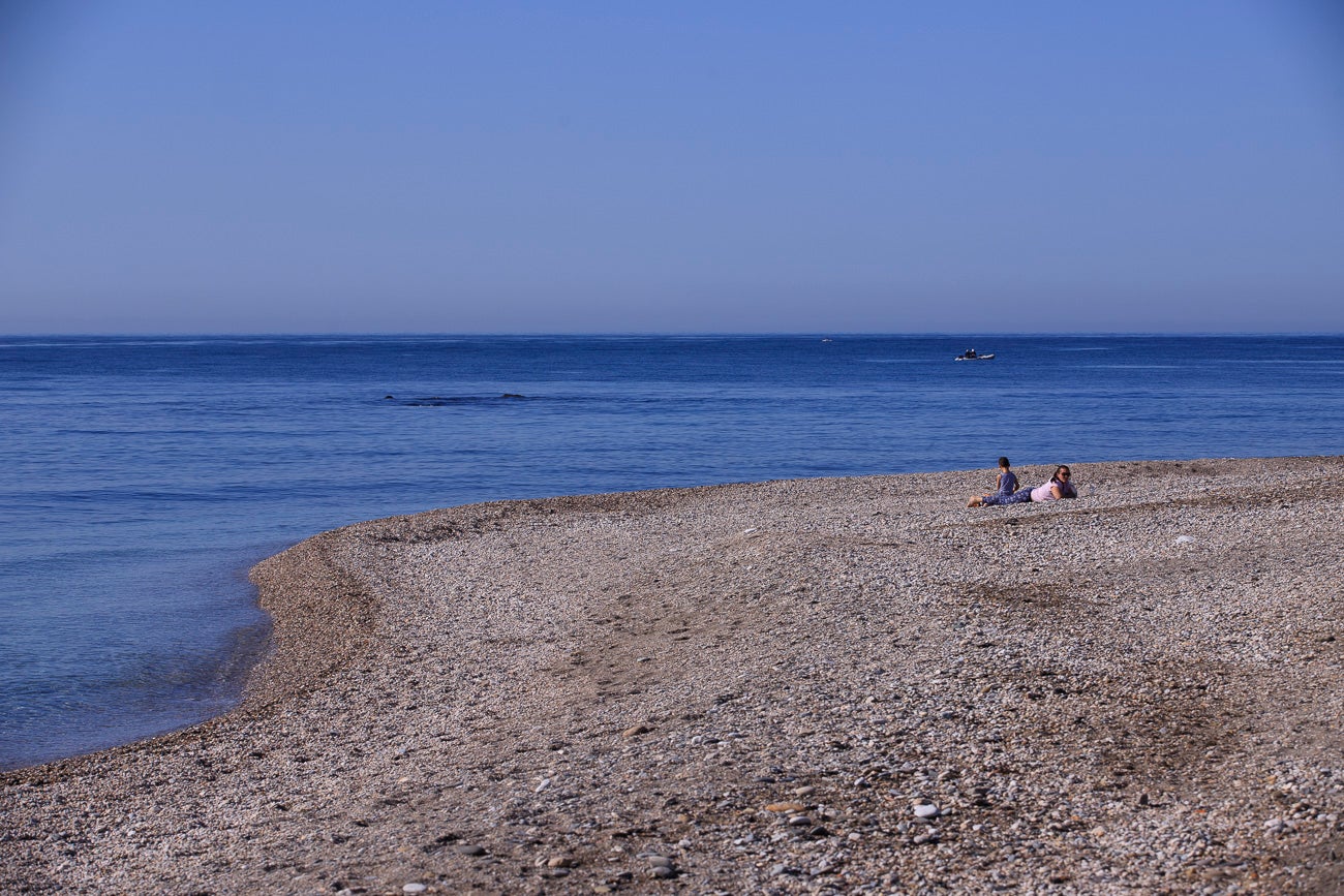 Visitamos Motril, Almuñécar, La Herradura y Castell para ver si nuestras playas están 'a punto' para una oleada de visitas