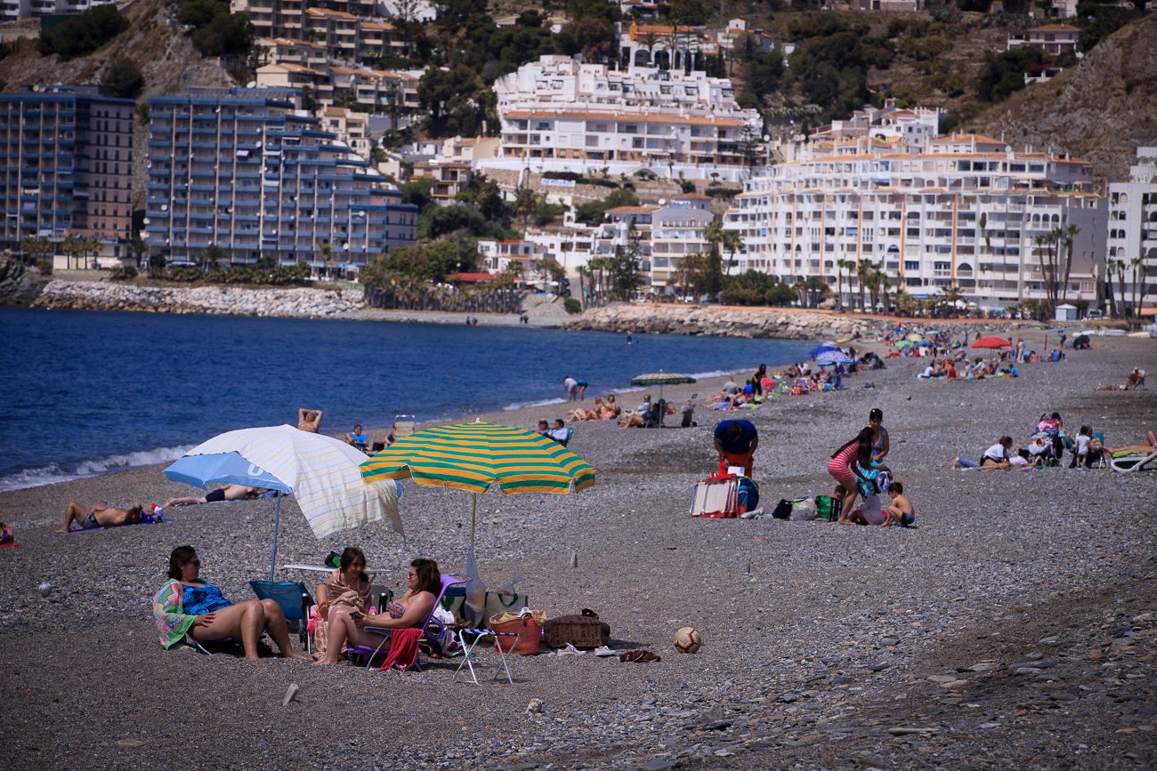 Visitamos Motril, Almuñécar, La Herradura y Castell para ver si nuestras playas están 'a punto' para una oleada de visitas