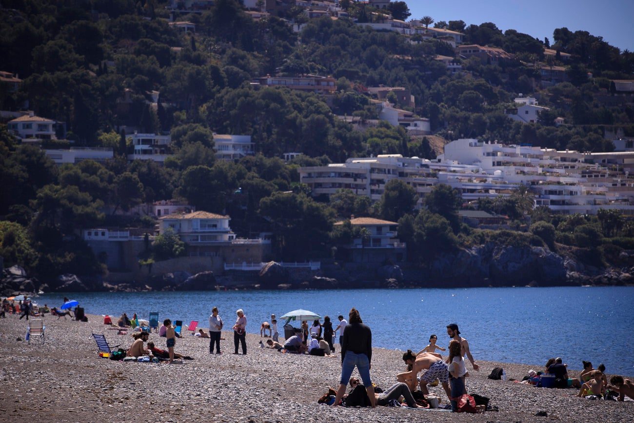 Visitamos Motril, Almuñécar, La Herradura y Castell para ver si nuestras playas están 'a punto' para una oleada de visitas