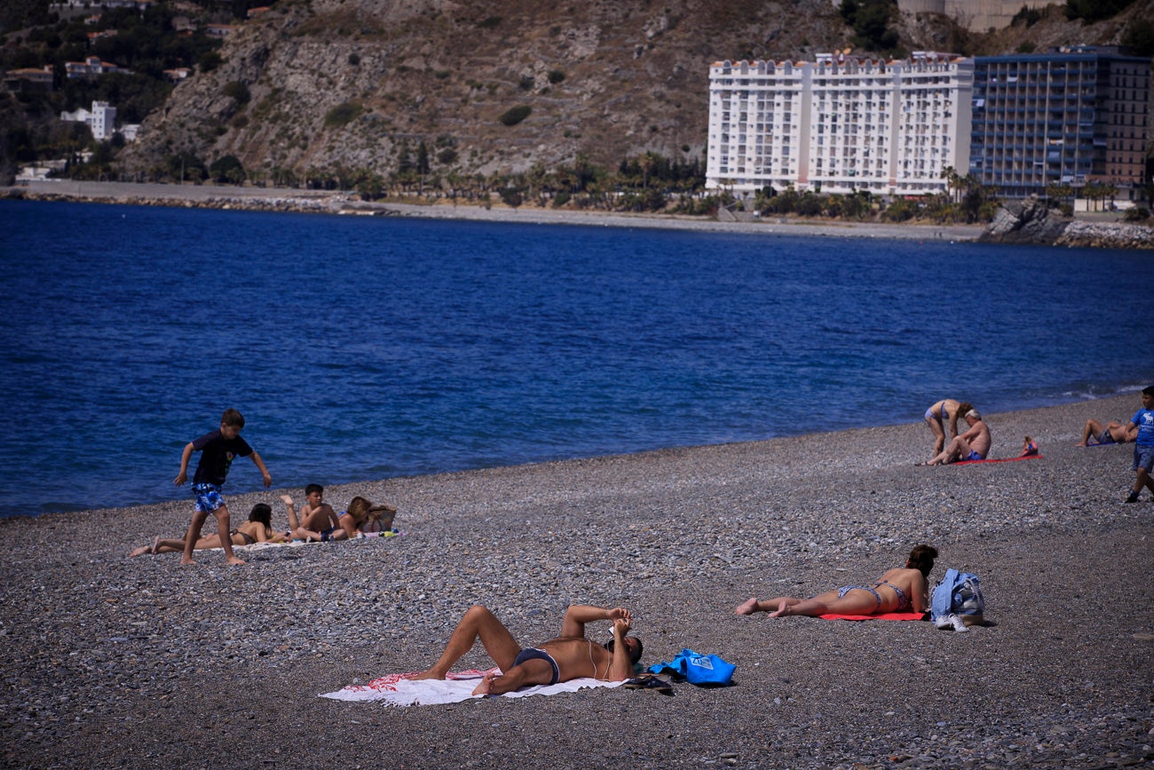 Visitamos Motril, Almuñécar, La Herradura y Castell para ver si nuestras playas están 'a punto' para una oleada de visitas