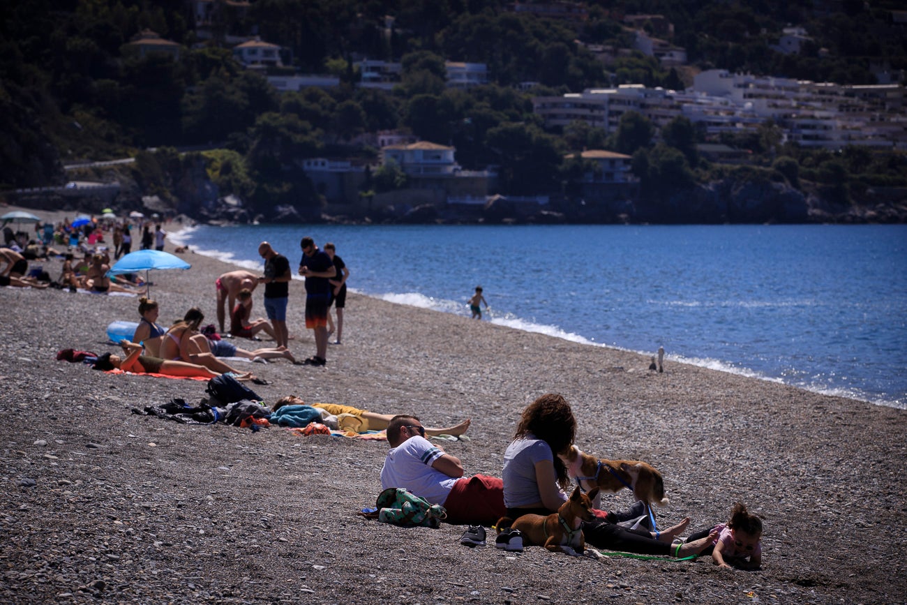 Visitamos Motril, Almuñécar, La Herradura y Castell para ver si nuestras playas están 'a punto' para una oleada de visitas