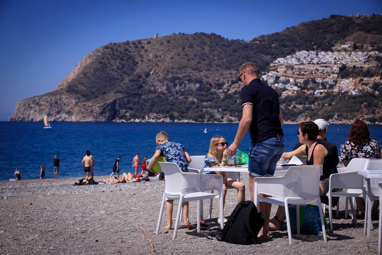 Visitamos Motril, Almuñécar, La Herradura y Castell para ver si nuestras playas están 'a punto' para una oleada de visitas