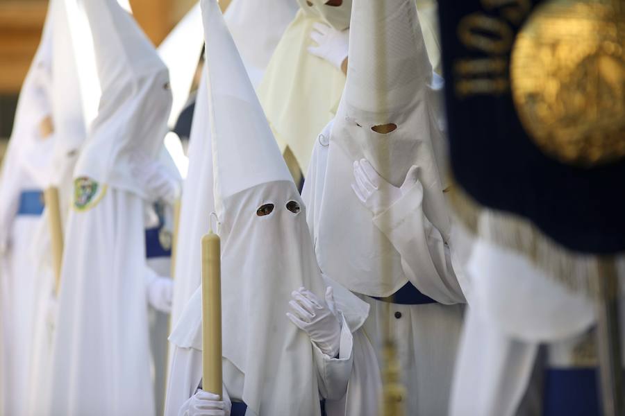 Muchísimo público y muchísimas ganas de disfrutar con una de las cofradías que más simpatías suscitan, y que el año pasado se tuvo que quedar en su templo por la lluvia