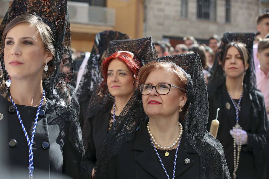 Muchísimo público y muchísimas ganas de disfrutar con una de las cofradías que más simpatías suscitan, y que el año pasado se tuvo que quedar en su templo por la lluvia